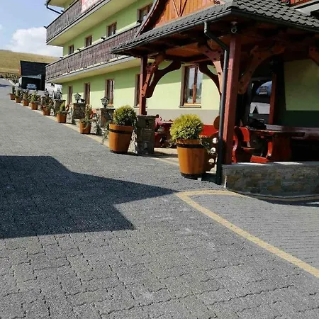 Bed & Breakfast Karczma Mikuda - Sauna Basen Jacuzzi Z Widokiem Na Gory - Kuligi - Parking 3*