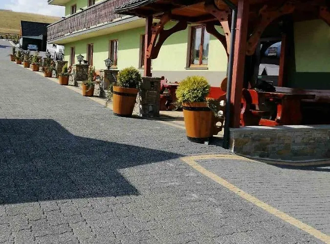 לינה וארוחת בוקר Karczma Mikuda - Sauna Basen Jacuzzi Z Widokiem Na Gory - Kuligi - Parking 3*