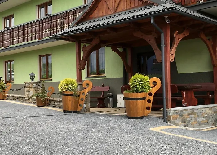 לינה וארוחת בוקר Karczma Mikuda - Sauna Basen Jacuzzi Z Widokiem Na Gory - Kuligi - Parking זקופאנה